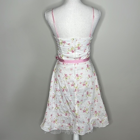 90s Vintage Floral Milkmaid Dress - Picture 4 of 9